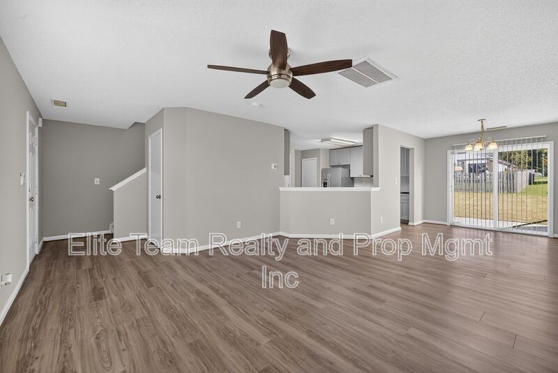 1512 Harland St - Photo 4 of 23