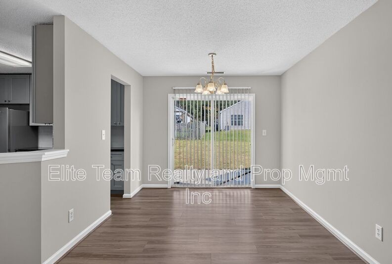 1512 Harland St - Photo 5 of 23