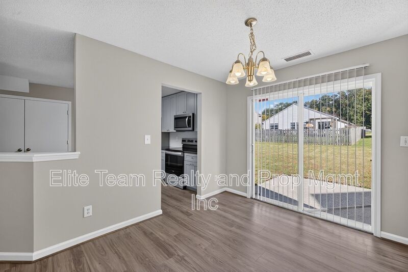 1512 Harland St - Photo 7 of 23