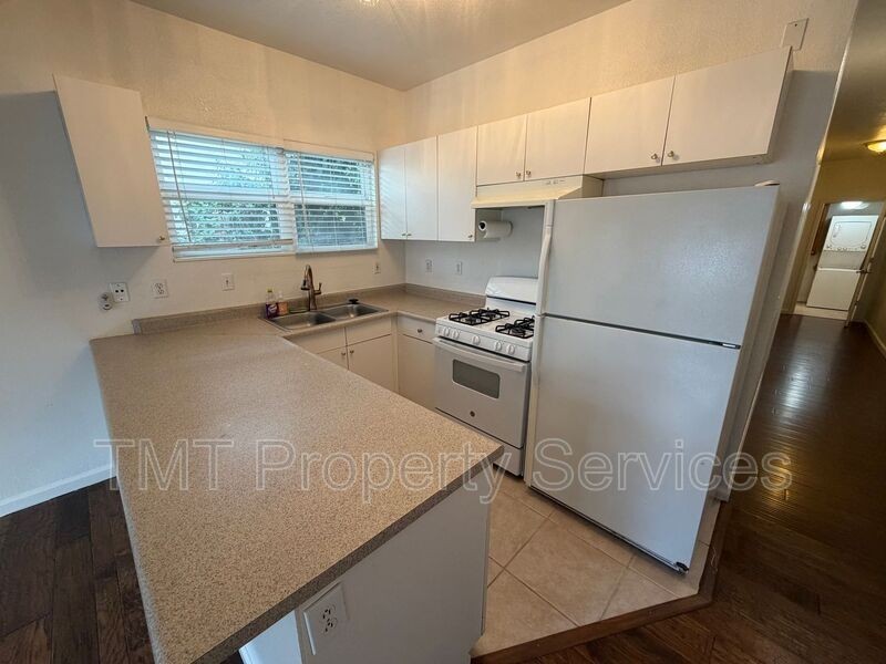 425 14th St #425-14thST - Photo 3 of 9