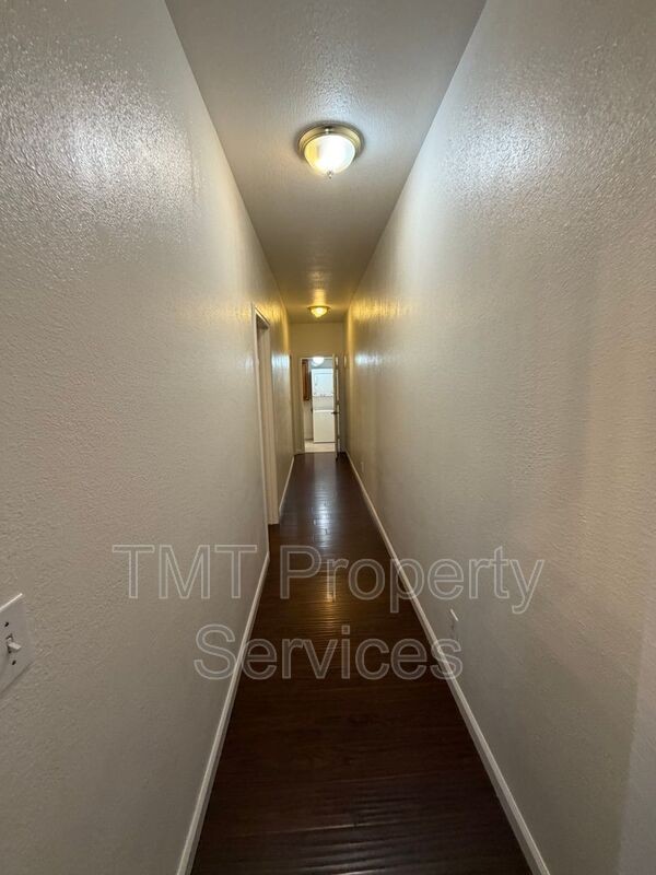 425 14th St #425-14thST - Photo 4 of 9