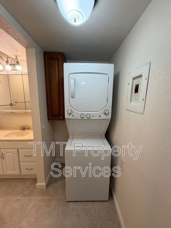 425 14th St #425-14thST - Photo 7 of 9