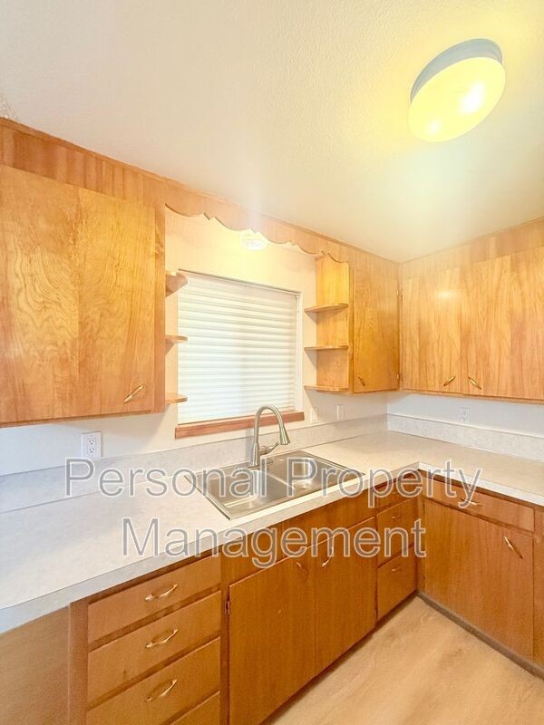 1806 Ne 112th St - Photo 5 of 24