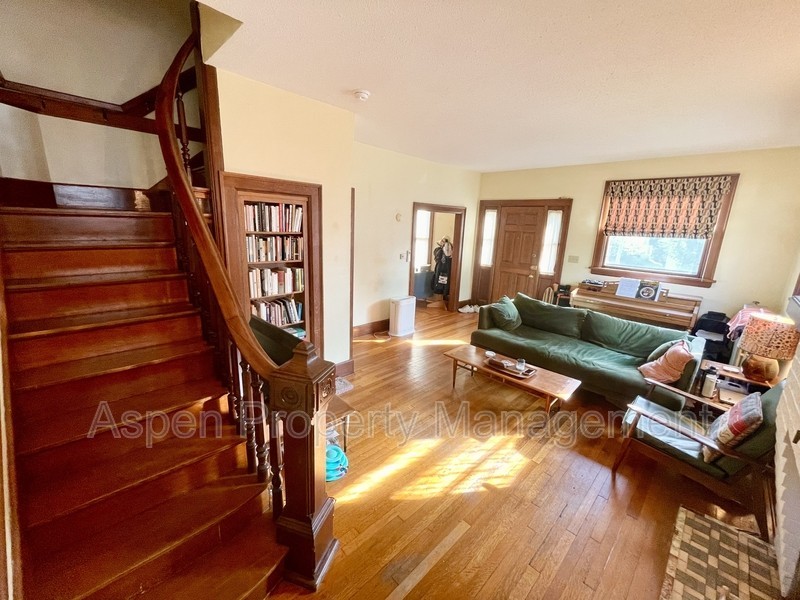 1712 Wilson St - Photo 2 of 12