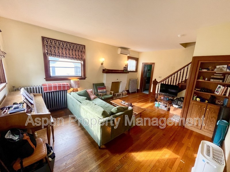 1712 Wilson St - Photo 3 of 12