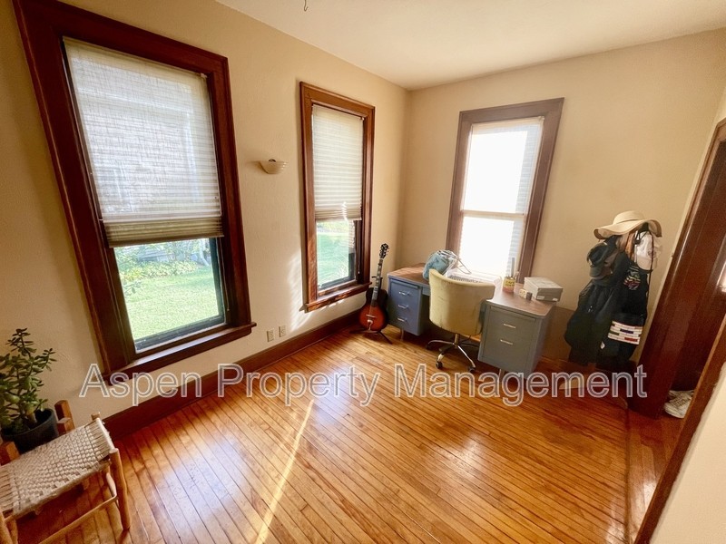 1712 Wilson St - Photo 4 of 12