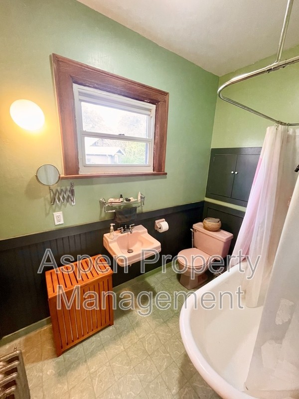 1712 Wilson St - Photo 6 of 12