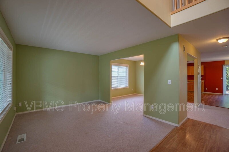 4025 Ne 165th Ave - Photo 4 of 39
