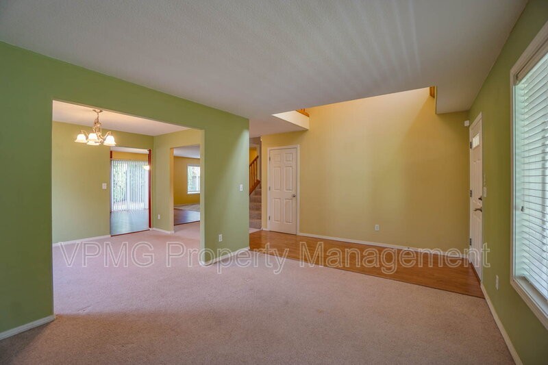4025 Ne 165th Ave - Photo 6 of 39