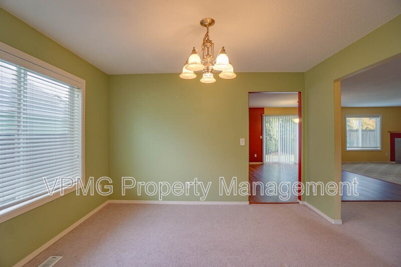 4025 Ne 165th Ave - Photo 7 of 39
