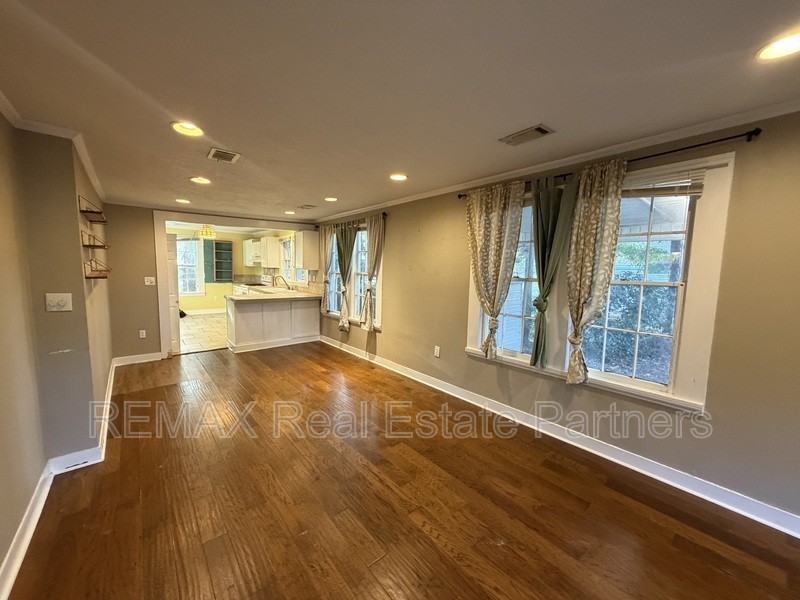 109 N 19th Ave - Photo 2 of 13