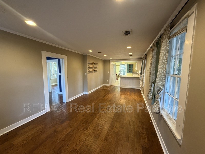 109 N 19th Ave - Photo 3 of 13