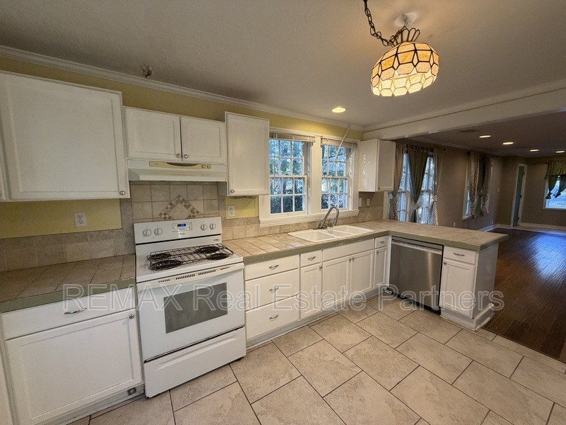 109 N 19th Ave - Photo 5 of 13