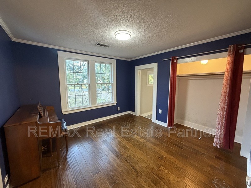 109 N 19th Ave - Photo 7 of 13