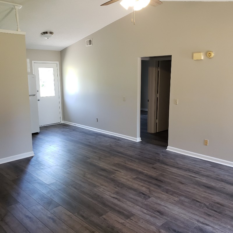 7655 Burdell Dr - Photo 4 of 18
