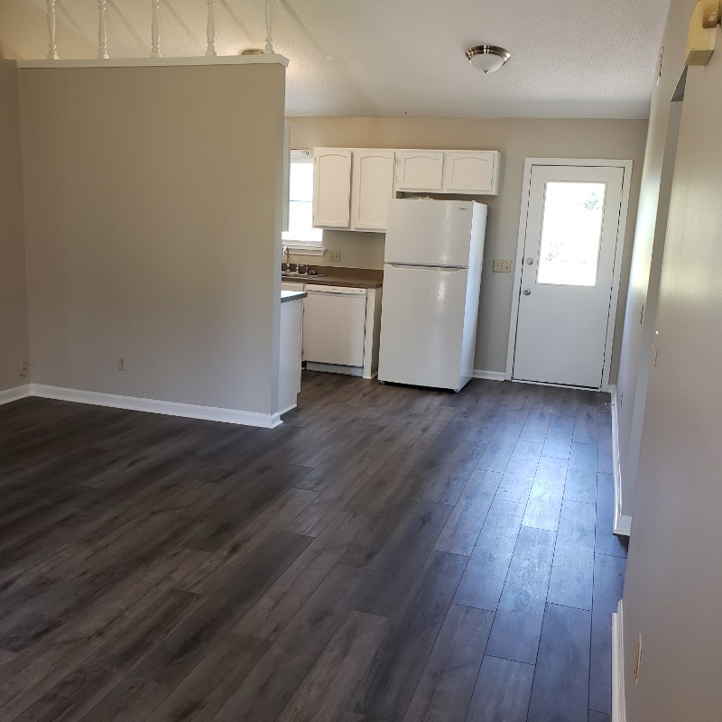 7655 Burdell Dr - Photo 6 of 18