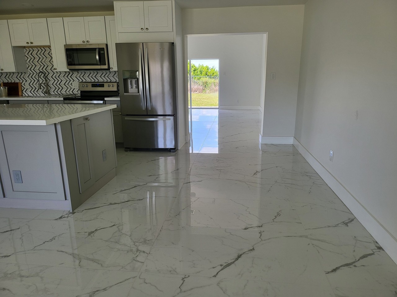 469 Sw Duval Ave - Photo 5 of 12