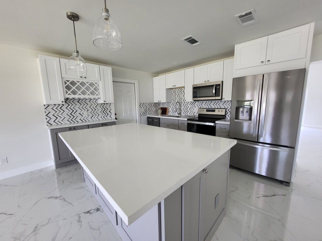 469 Sw Duval Ave - Photo 6 of 12