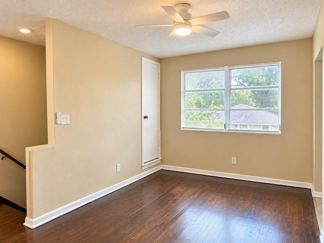 1645 W 23rd St #2 - Photo 3 of 21
