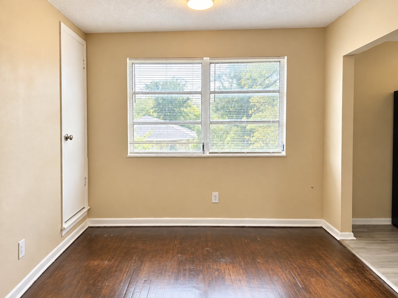 1645 W 23rd St #2 - Photo 4 of 21