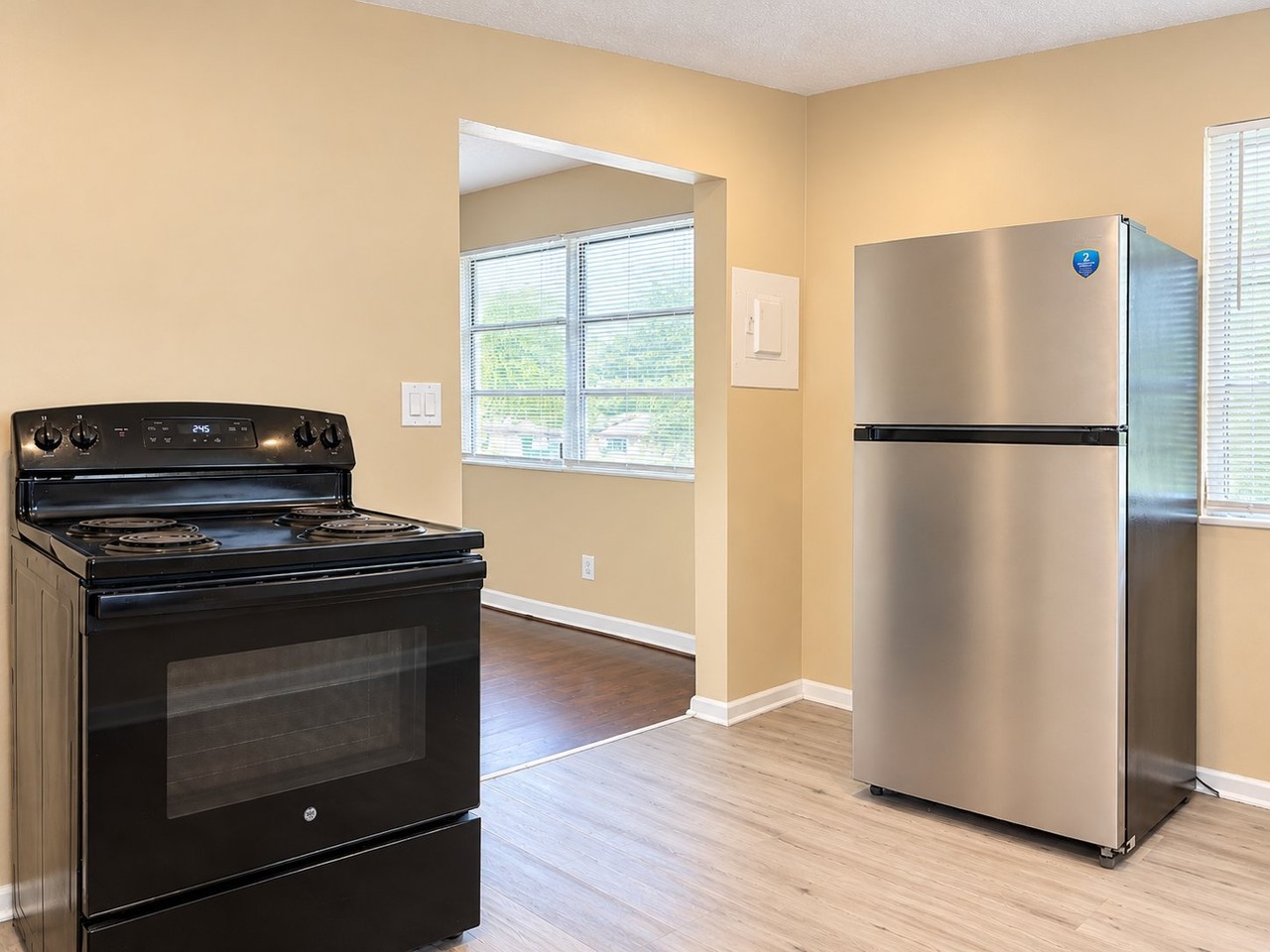 1645 W 23rd St #2 - Photo 6 of 21