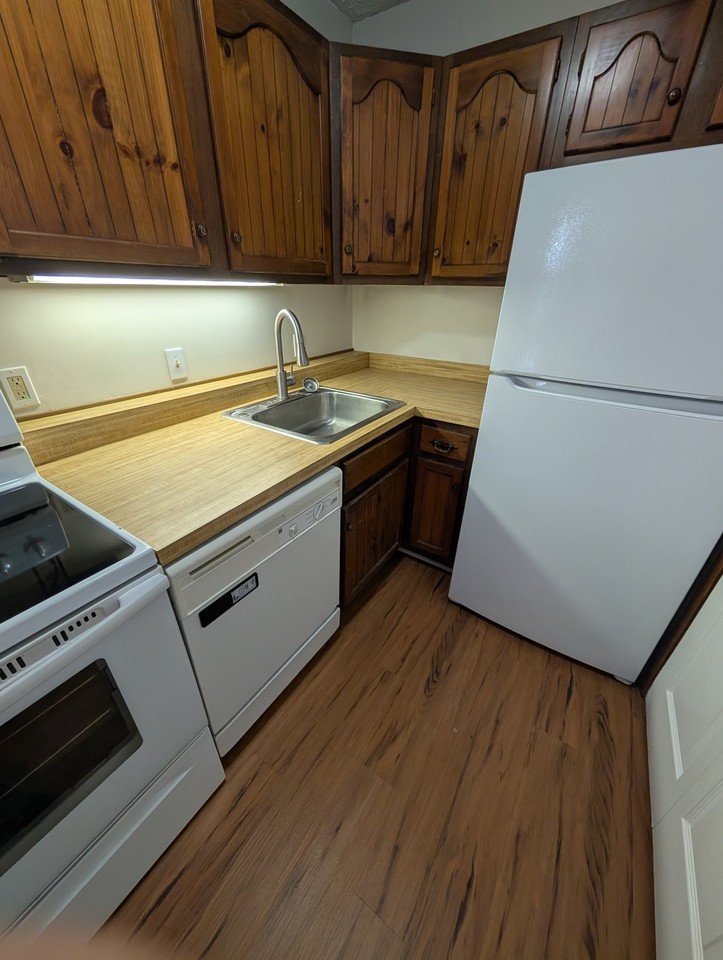 580 Kirkwood Dr #A1 - Photo 7 of 13