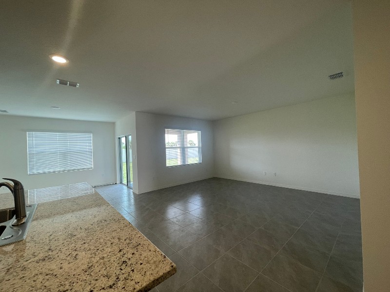 1352 Mcfarland Dr - Photo 3 of 12