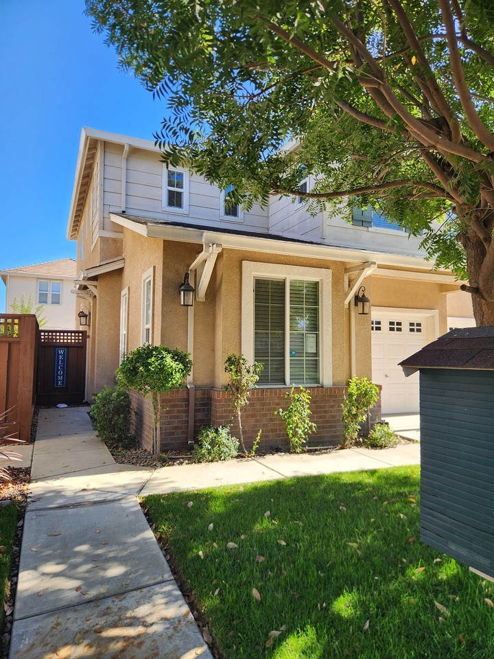 1558 Hearthsong Dr - Photo 2 of 27