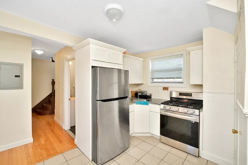 964 Morton St - Photo 2 of 5