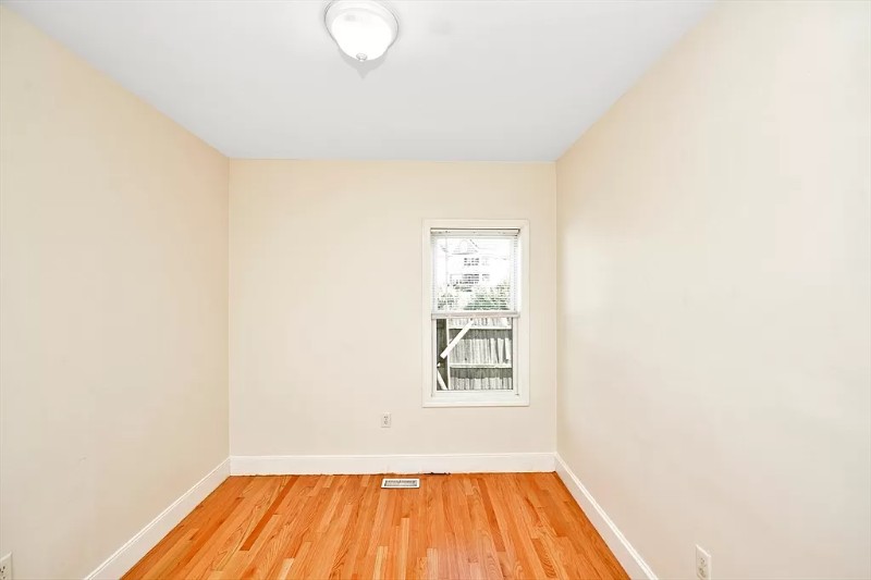 964 Morton St - Photo 4 of 5