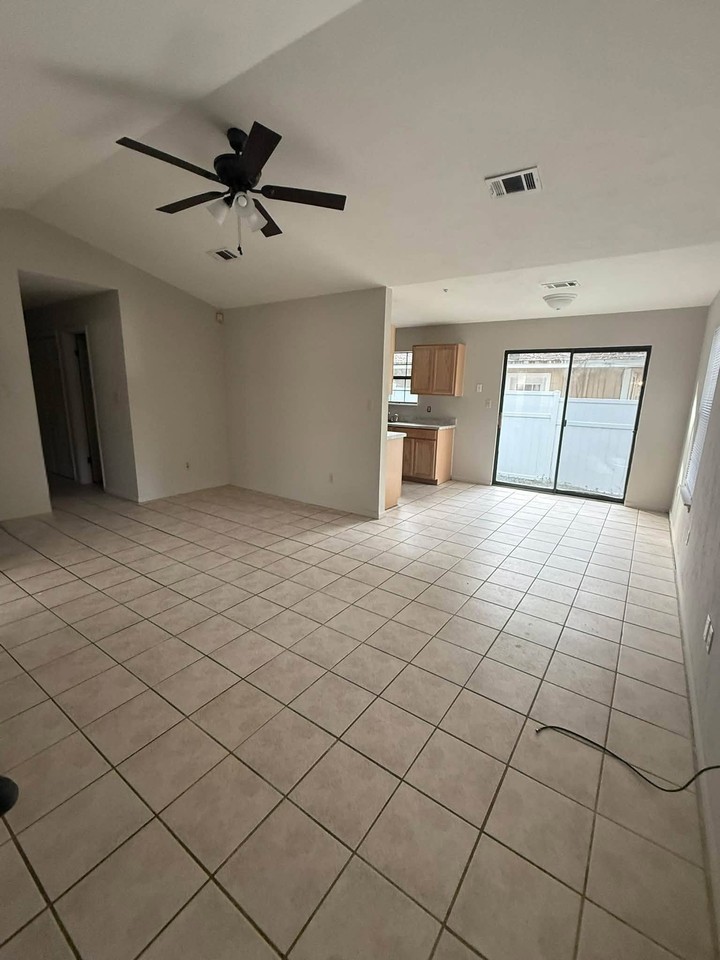2331 San Mateo Ct - Photo 2 of 13