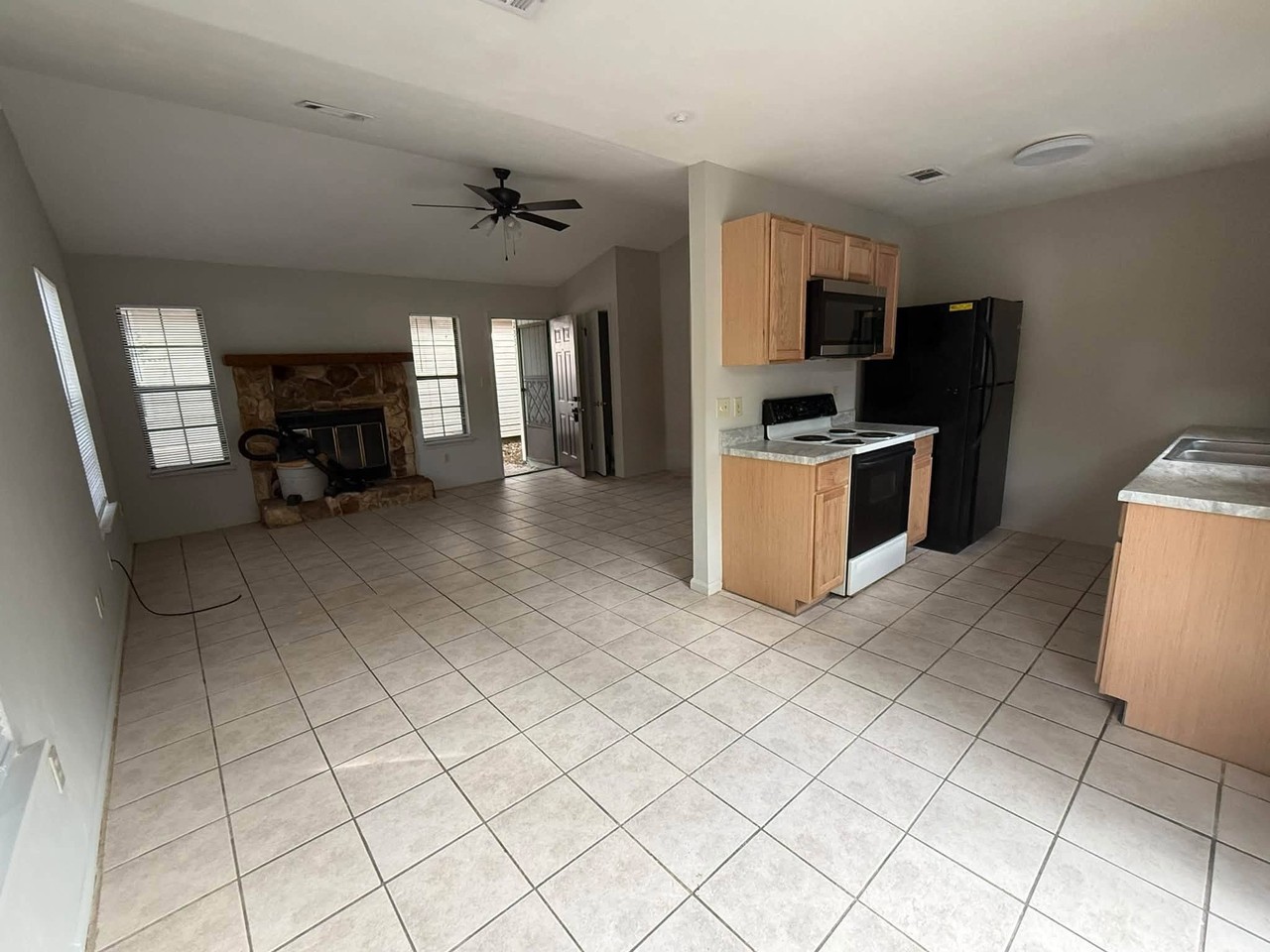 2331 San Mateo Ct - Photo 3 of 13