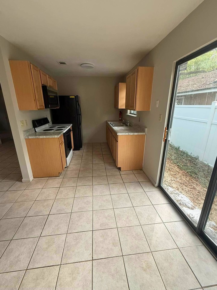 2331 San Mateo Ct - Photo 4 of 13