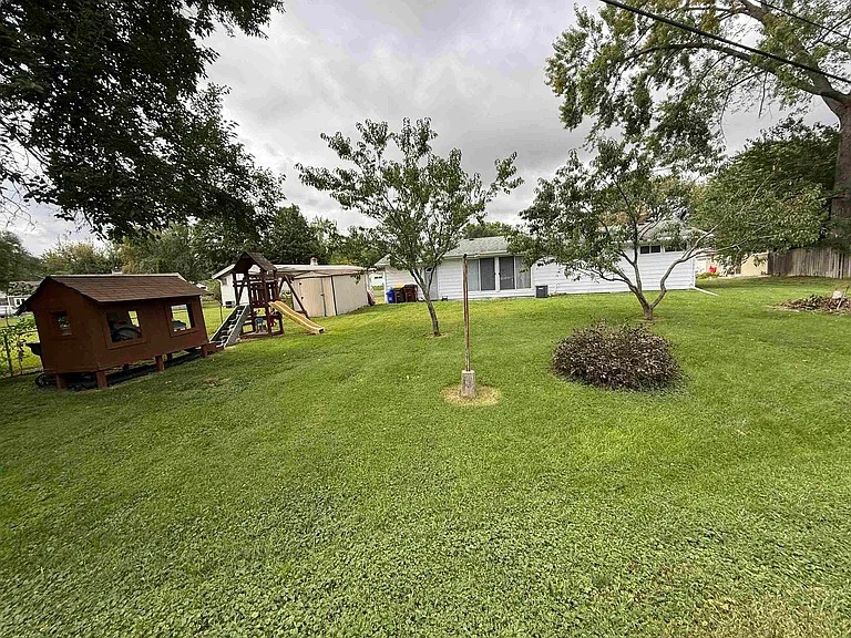 1011 Foster Ct - Photo 3 of 20