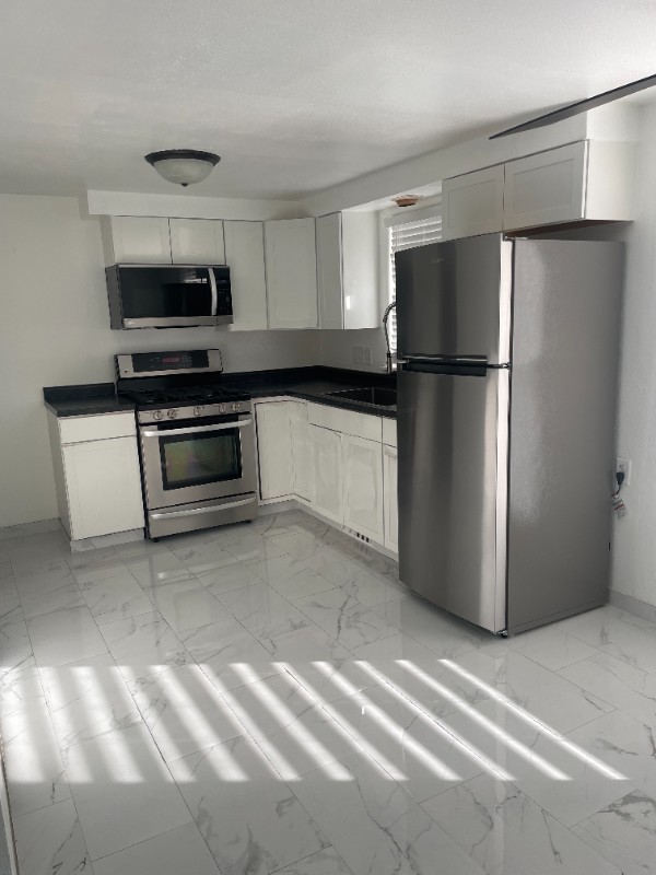 1011 Foster Ct - Photo 4 of 20