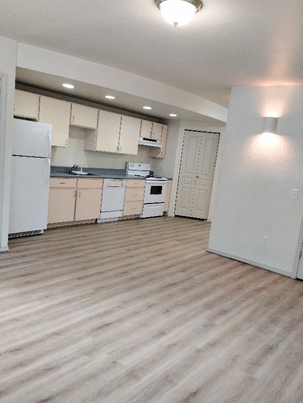 1949 S 9th St W - Photo 2 of 18
