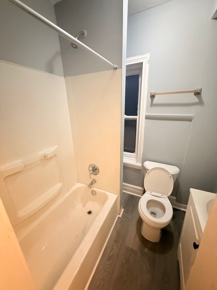 125 N Rodney St - Photo 2 of 11