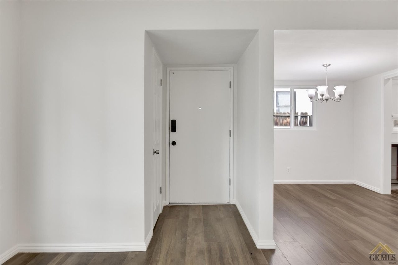 1807 Cora Ln - Photo 4 of 20