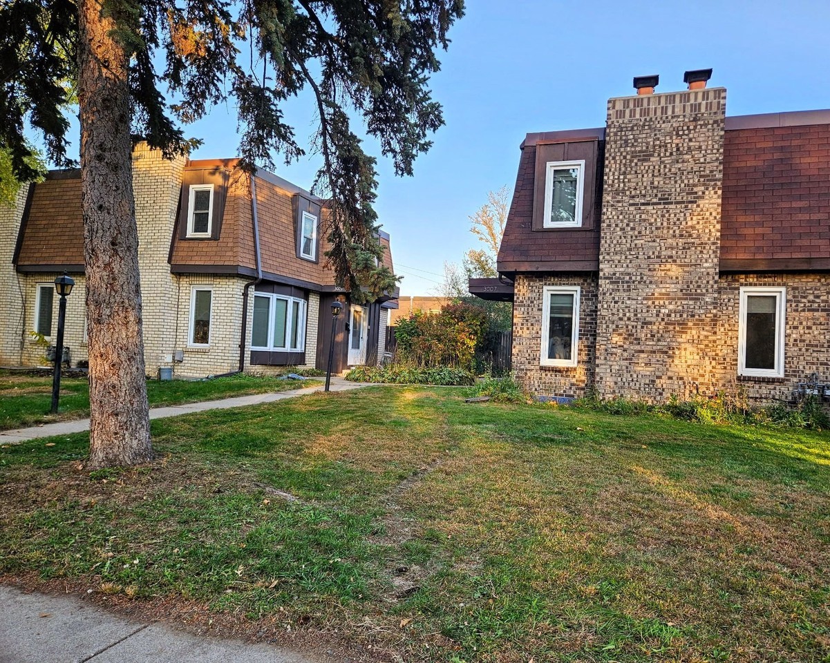 3007 Monterey Ave S - Photo 3 of 26