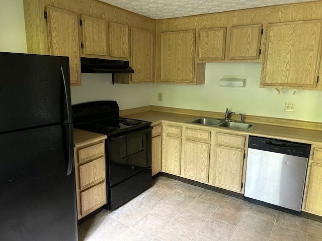4542 Treeview Ct - Photo 7 of 28