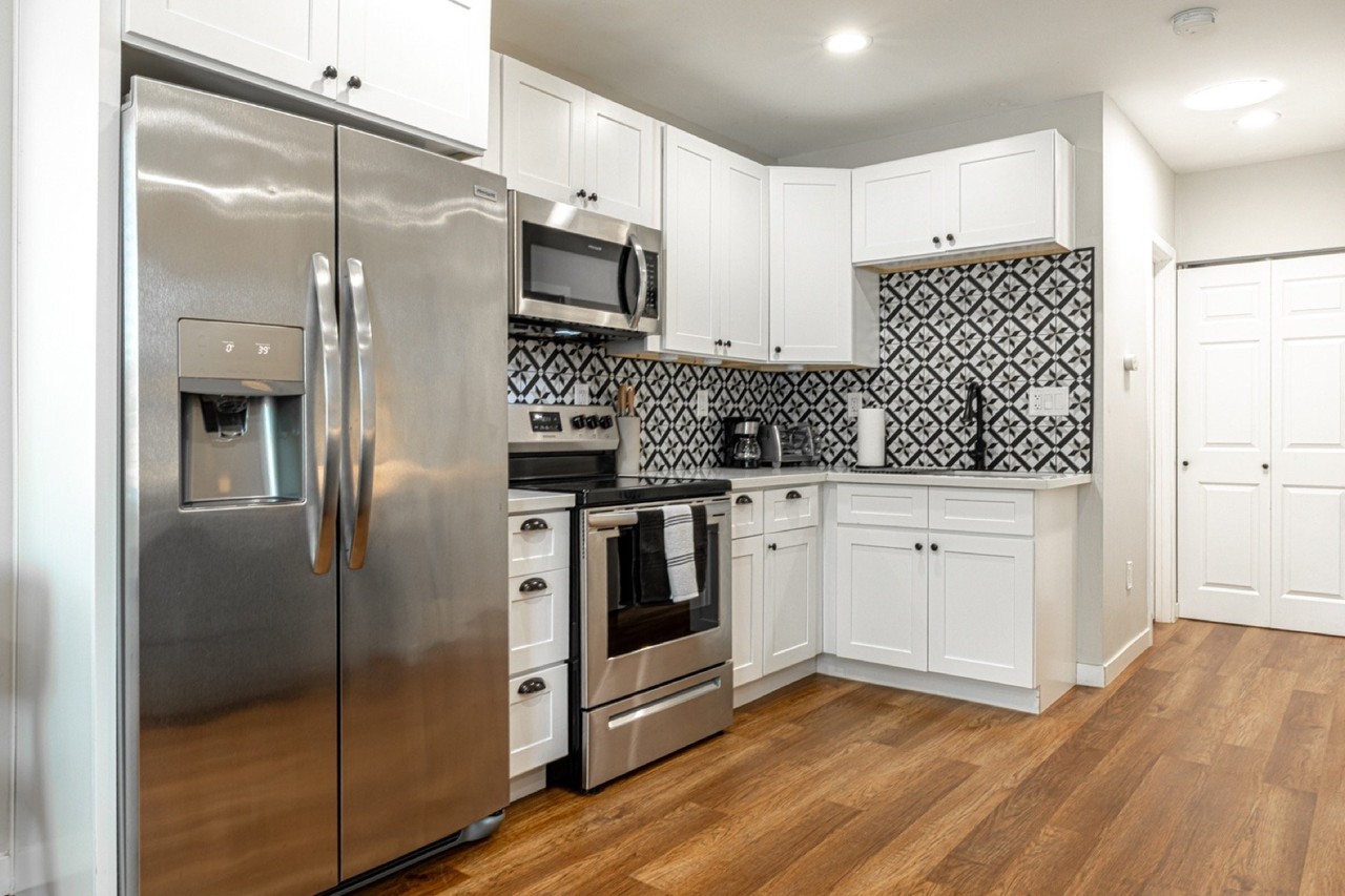 4349 Oxford St - Photo 3 of 16
