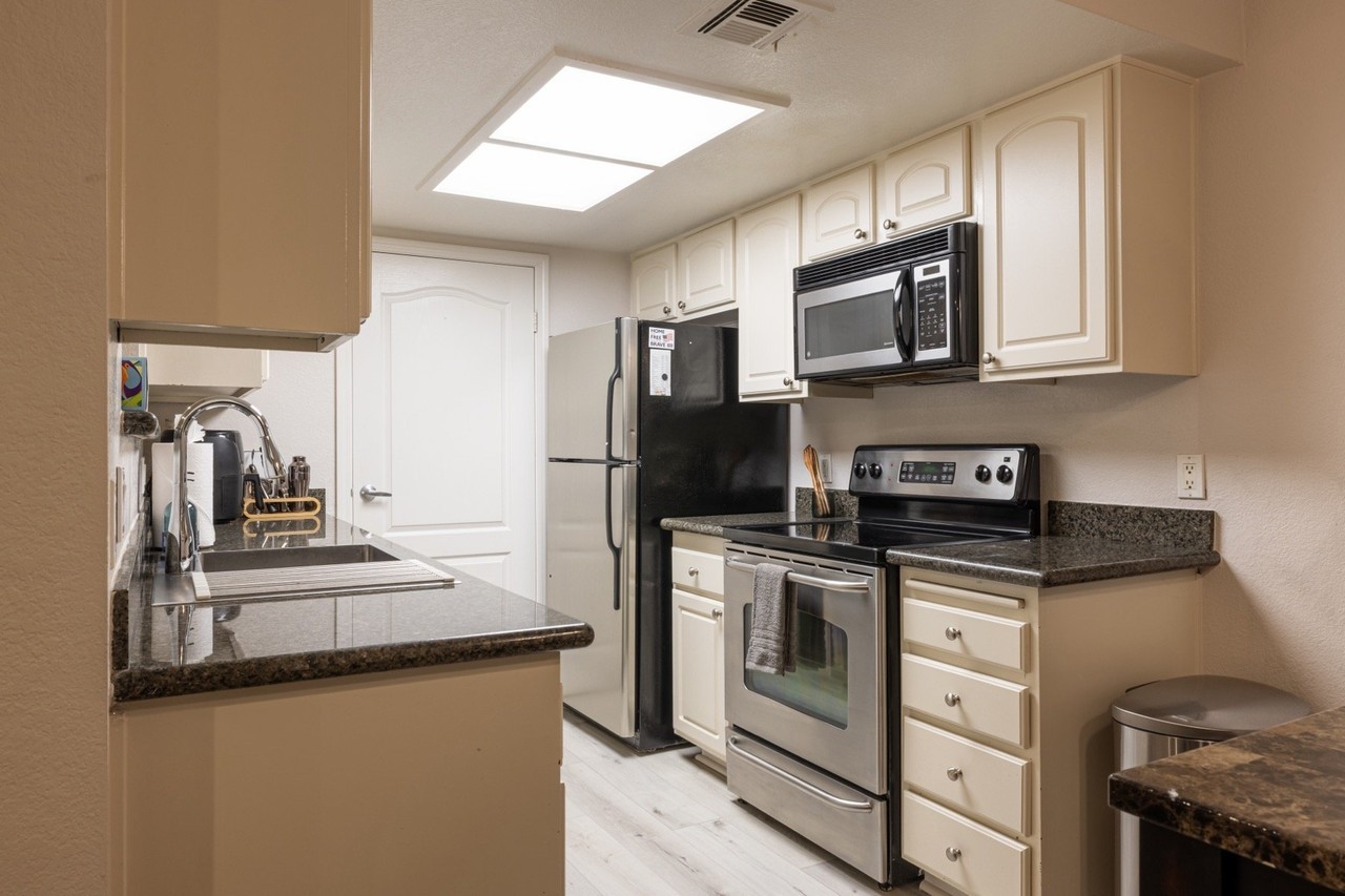 12067 Alta Carmel Ct #64 - Photo 4 of 20
