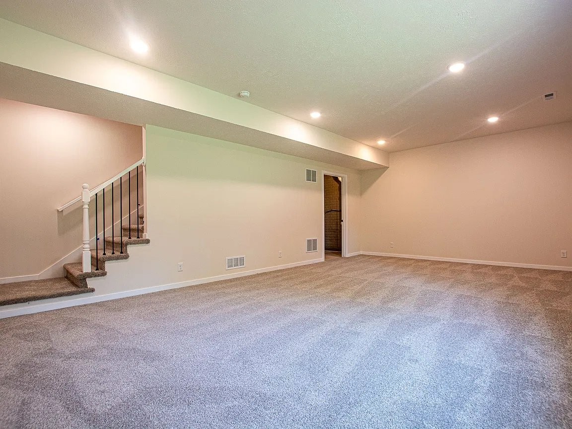 7130 N 79th Ct - Photo 4 of 12