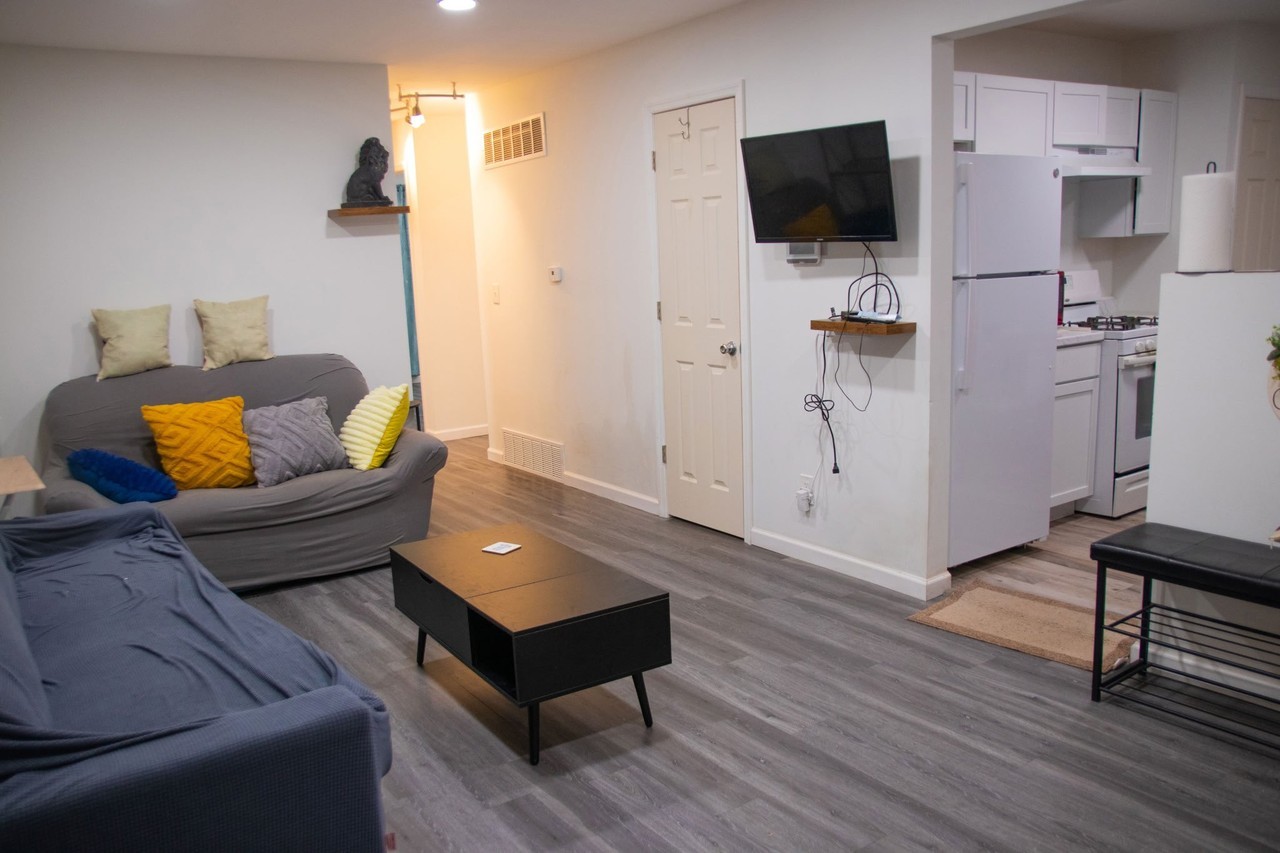 1291 Seymour Ave - Photo 4 of 16
