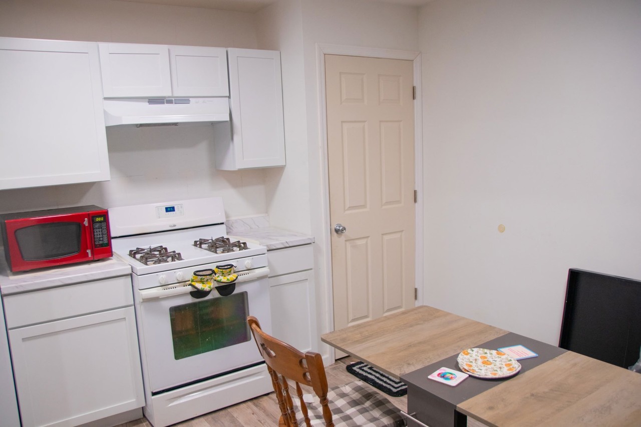 1291 Seymour Ave - Photo 5 of 16
