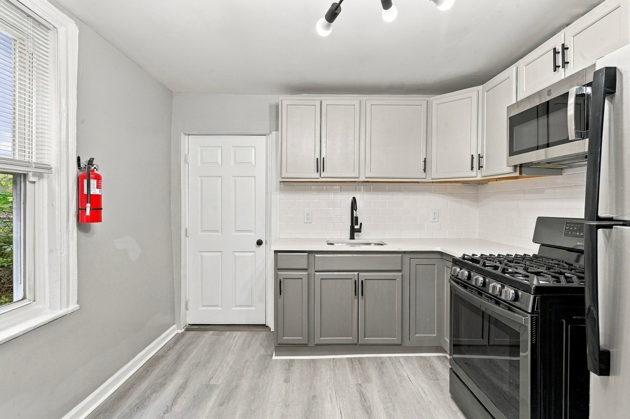 1422 N 54th St - Photo 2 of 15