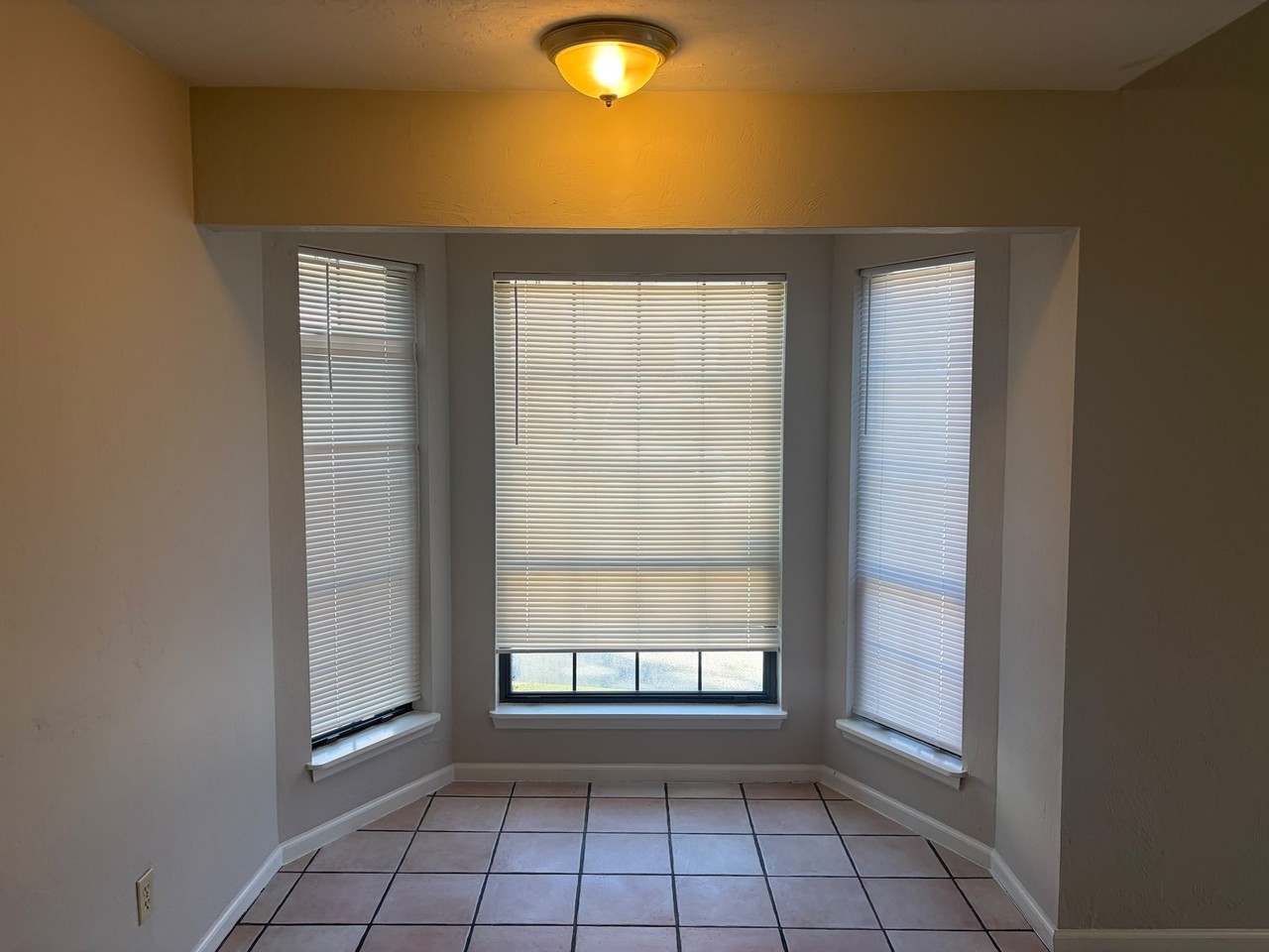 370 Hayden Rd - Photo 3 of 15