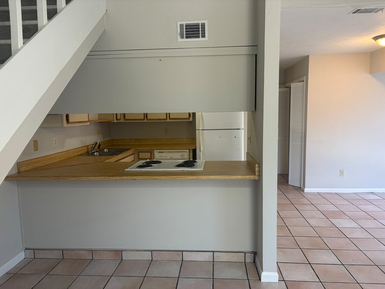 370 Hayden Rd - Photo 5 of 15