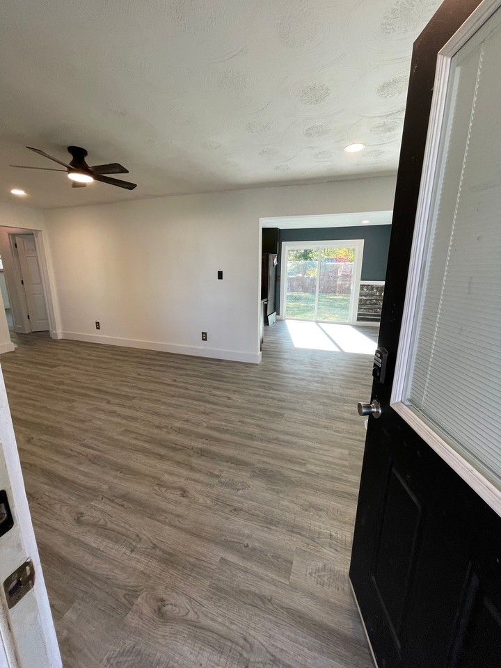 7420 Brock Dr - Photo 3 of 40