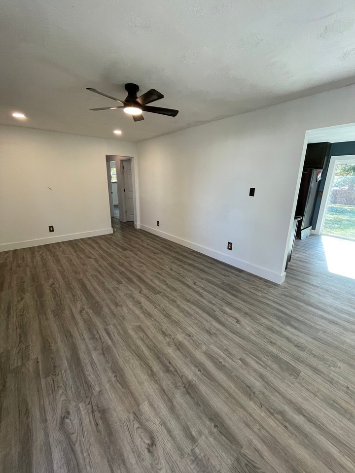 7420 Brock Dr - Photo 4 of 40